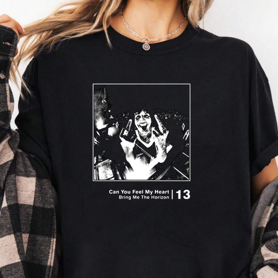 Can You Feel My Heart Vintage Fanart T-Shirt 220g. AL1Godn Men's Foundation, 220g Of Pure Comfort. Created For Every Human Being, Whether Woman Or Man. Consistent Fabric Of Optimal Quality, Prepared For Any Size, Soft To The Touch But Designed To Hold Up. Breathable Outerwear For Women, Autumn Sets, Holiday Outfits, New Year's Costumes For Her. - 黑色 - 查看 1