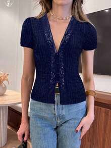 Blusa de mujer con cuello en V, botones y pliegues de encaje francés - Azul marino - Ver 4