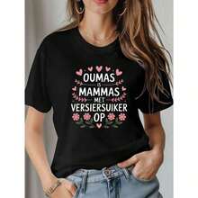 1pscCamiseta de talla grande para mujer con estampado de letras holandesas OUMAS IS MAMMAS MET VERSIERSUIKER OP, diseño floral con texto holandés, cuello redondo informal, manga corta, top informal para primavera y verano, ropa informal para primavera y verano, diseño divertido, ajuste cómodo, moda de primavera, 100% algodón. - Negro - Ver 2