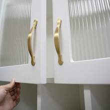 1 Tay nắm tủ bằng hợp kim kẽm mạ đồng thau mờ, đường kính lỗ 96mm, kiểu dáng cong cổ điển, kèm ốc vít, đã vượt qua thử nghiệm phun muối 24 giờ, thích hợp cho ngăn kéo tủ bếp, tủ quần áo. - Sang trọng - Xem 7