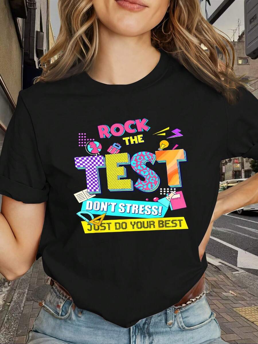 Camiseta de mujer cómoda y elegante "Examen Sin Estrés, ¡A Dividirlo!" con estampado de profesor para el día del examen, ideal para conjuntos de amistad. Camiseta de mujer de cuello redondo, - Negro - Ver 1