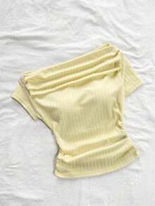 Camiseta corta de manga corta con cuello asimétrico, cintura fruncida y tejido jacquard acanalado amarillo, moda primavera/verano para mujeres, estilo minimalista y elegante para maestros/estudiantes, versátil para uso casual, citas y uso diario - Amarillo - Ver 3