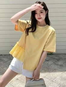 Camiseta casual de mujer para el verano con cuello redondo, manga corta, ajuste holgado y dobladillo con volantes y un solo unicolor - Amarillo - Ver 3