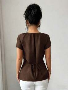 Blusa de manga corta con cuello redondo, estilo envolvente, elegante y casual, con cinturón y cuentas, adecuada para ir al trabajo, citas, y uso durante todo el año en primavera/verano.Blusa elegante para damas, apropiada para fiestas, citas, oficina, negocios, vida diaria en primavera/verano, temporada de graduación, Día del Maestro, vuelta al colegio, Acción de Gracias.Blusa de manga corta para uso diario, de unicolor con cuentas. - Marrón - Ver 2