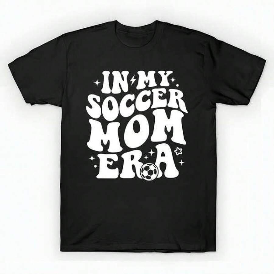In My Soccer Mom Era Soccer Mom Life Mothers Day (2 Side) T-Shirt (2) unisex de la de algodón puro de alta densidad de 220 g. C-AmiS-eta uniS-ex 100 % aL-Godón de - Tejido de alta densidad. Apta para todo tipo de perS-onas, ya sean mujeres o hombres. Tejido duradero de alta C-Alidad apto para todas las estaciones, suave al tacto pero duradero. Tops transpirables. Conjuntos de otoño para mujer. Conjuntos de vaC-Aciones para mujer. Disfraz de Halloween para mujer. - Negro - Ver 1
