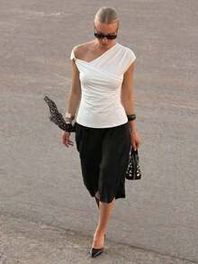 Camiseta ajustada con hombro asimétrico, cintura fruncida y decoración metálica, elegante y modesta para uso diario, color blanco, primavera/verano - Multicolor - Ver 3