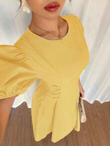 Vestido elegante y romántico para vacaciones de boda de verano 2025 en azul francés regular, con hombros sueltos, mangas abullonadas, cintura drapeada y lazo lateral ajustado - Amarillo - Ver 4