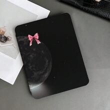粉色蝴蝶结月亮图案360°旋转平板电脑保护套，带笔槽，兼容iPad第十代10.9英寸（2022款）/Air 13(M3 2025)/Air 11(M3 2025)/Air 11(M3 2025)/11(A16 2025)，兼容OPPO Pad、华为MatePad、vivo Pad、荣耀Pad和联想小新Pad。 - 彩色 - 查看 2