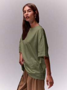 Camiseta de cuello redondo suave y oversize, parte de un armario cápsula casual, camiseta oversize para uso diario, aeropuerto, vuelta al colegio, elegante para primavera y verano, vacaciones - Verde - Ver 3