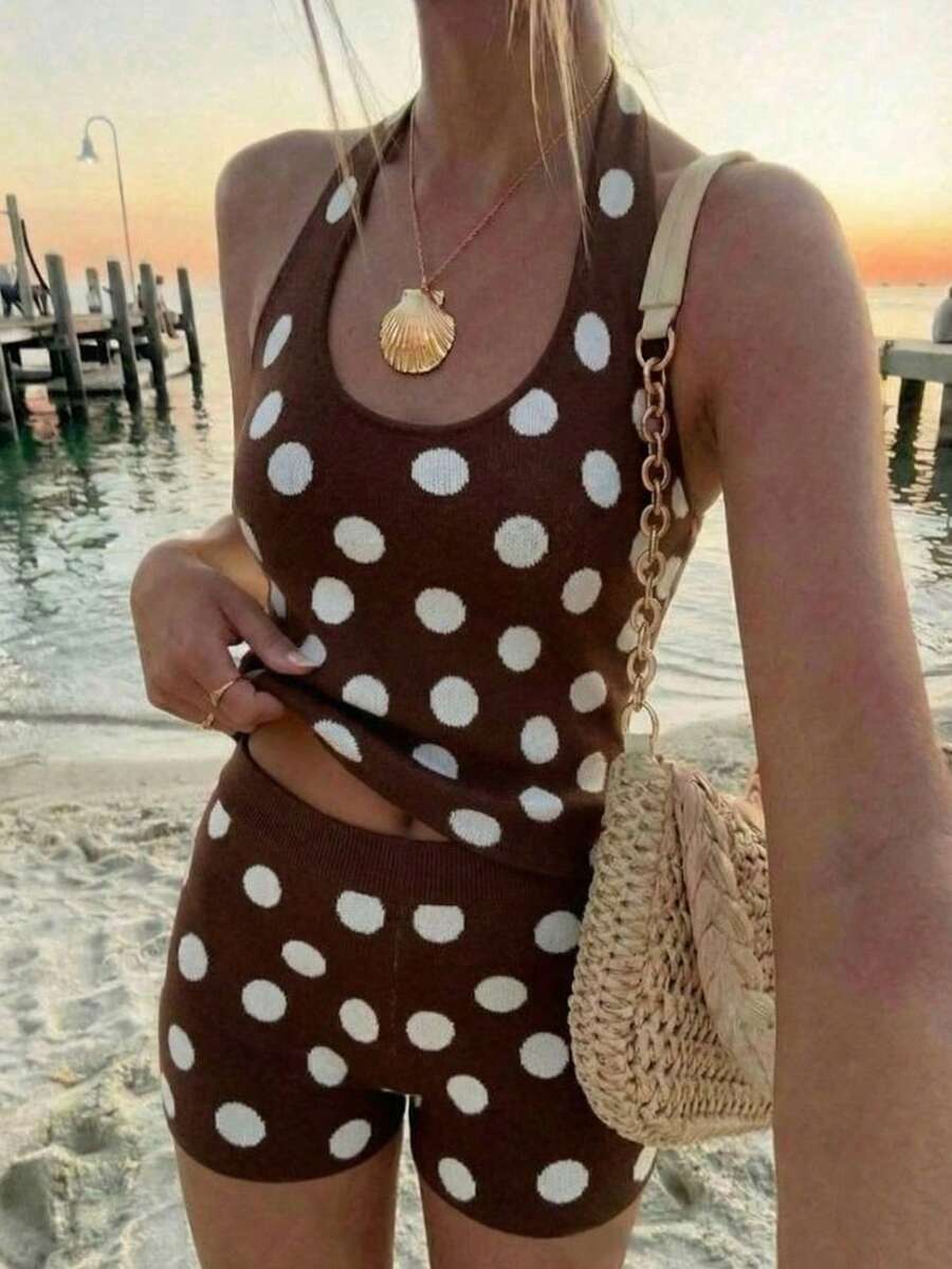 夏季 Y2K 女款波點針織兩件套，短版細肩帶上衣與高腰貼身短褲，適合海灘與日常穿著