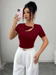 Blusa negra de manga corta con escote asimétrico y decoración metálica hueca, para primavera/verano - Burdeos - Ver 4