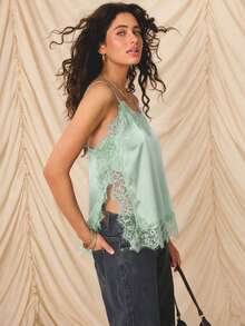 -E Elegante conjunto de vacaciones para mujer con top de tirantes finos, ajuste ceñido, de satén beige con ribete de encaje - verde menta - Ver 1