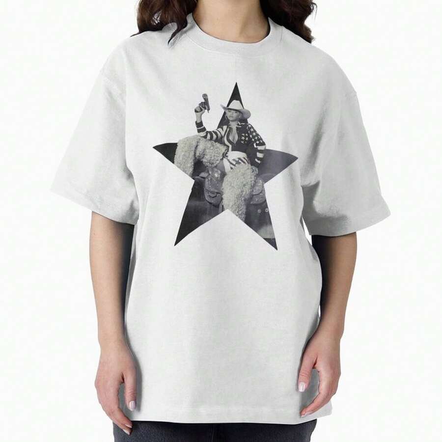 B1Eyonce220G Cowboy Carter Oversized T-Shirt. Essential Unisex AL1Godn T-Shirt, 220g Of Unique Softness. Designed To Fit All People, Men And Women Alike. Durable, High-Quality Fabric, Ready For Any Cut, Delicate To The Touch But Built To Withstand. Lightweight Tops For Women, Perfect For Fall Outfits, Vacation Wear, And New Year's Costumes. - 白色 - 查看 1