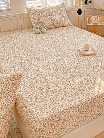 Juego de sábana ajustable con estampado floral rosa, incluye 1*sábana ajustable + 2*fundas de almohada, funda de colchón suave y transpirable con banda elástica, estampado romántico de flores de sakura rosa y mariposas doradas, funda de colchón antideslizante de bolsillo profundo, fundas de almohada sin relleno, apto para todas las estaciones, lavable a máquina
