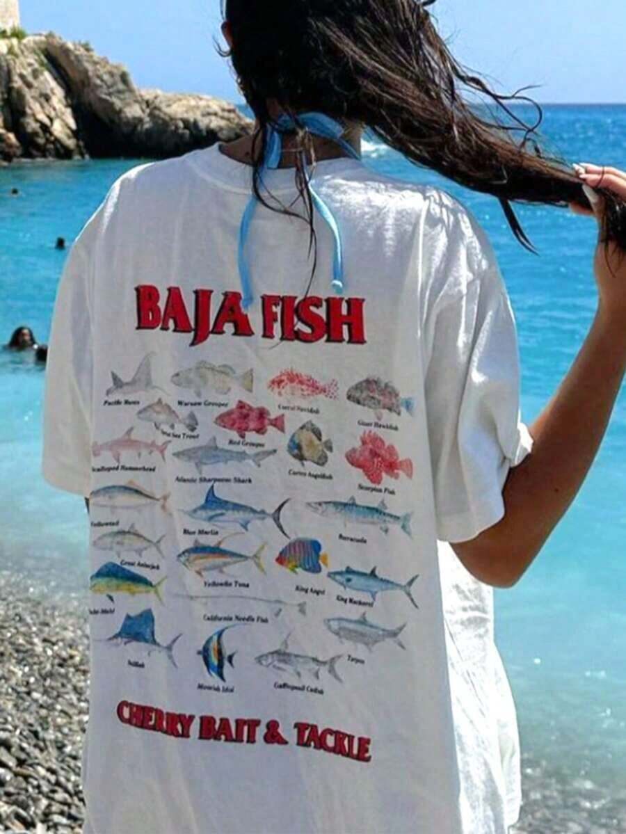 Camisetas Divertidas, Camisetas Minimalistas de Talla Grande, Compra con plazo limitado, Oferta limitada por tiempo limitado, Camisetas de Mujer con Estampado de Letras, Camiseta Blanca de Mujer con Estampado de Gráfica de Vida Marina "BAJA FISH", de Manga Corta y Corte Holgado, de gran demanda. # Atuendo del Día # Vibraciones de Verano # Estilo Costero # Atributos de estilo SeafoodPrint, que ofrecen funcionalidades versátiles para el día a día, son amigables con la piel, ideales para fotos y llamativos, con un enfoque en el estilo retro americano, el estilo de vacaciones en la playa, el estilo casual para exteriores y la vibra relajada y descontraída, perteneciendo a la categoría final de camisetas de manga corta holgadas para mujer. Es perfecto para todas las situaciones, como escapadas de verano a la playa, visitas a costas rocosas, actividades de buceo al aire libre, paseos por el puerto, viajes con amigas y compras diarias. B8QR - Blanco - Ver 1