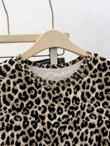 Camiseta de cuello redondo con estampado de leopardo vintage clásico y casual para mujer, adecuada para el verano - Marrón Chocolate - Ver 3