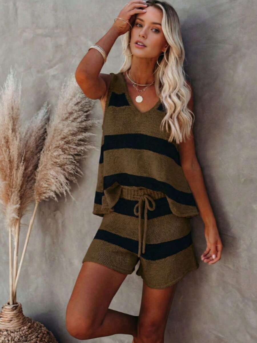 Conjunto de punto de chaleco y pantalones cortos a rayas de contraste de cuello en V, estilo elegante y relajado, adecuado para el uso diario, vacaciones, salidas a la playa en verano - Marrón - Ver 1
