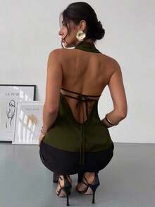 negra ajustada de estilo casual y elegante para la temporada de primavera/verano, con cuello asimétrico, sin mangas, escote halter, espalda descubierta y decoración de lazo - Verde militar - Ver 4