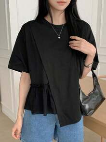 Camiseta casual de mujer para el verano con cuello redondo, manga corta, ajuste holgado y dobladillo con volantes y un solo unicolor - Negro - Ver 2