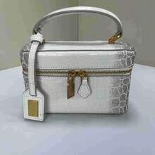 BV Bottega Bang Bang Bolso de mujer tejido a mano de cuero genuinodebolso de manotipocuboconpatróntejidoparamujer,bolsodemarca,elegantebolsodemanoparaseñorabolsaderegaloexquisita,bolsodebolso de manodelujoparamujer,bolsocruzadodemodaparamujer,adecuadoparachicas,estudiantesnivel universitariodamasdeoficina,madresdemedianaedadparausodiario,comprasoficina,clase,reuniones,citas,actividadesalairelibretambiénunregaloidealparabolso de mujerdediseñoexclusivoLP19conaliviodeimitacióndecocodrilo,bolsocuadradodemano,bolsopequeñodehombroybandoleraparamujer. - Oro diamante - Ver 1