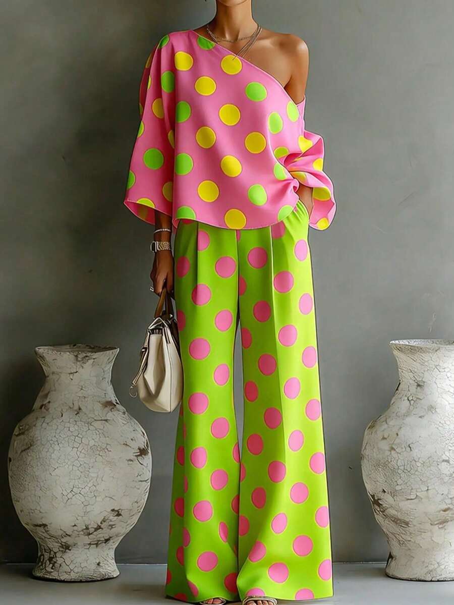 Conjunto de pantalón de dos piezas con hombros descubiertos y lunares de colores - color - Ver 1