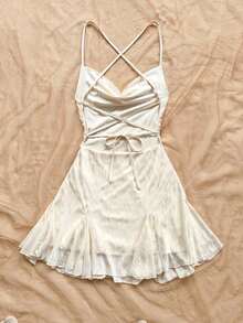 Vestido mini de mujer para vacaciones con tirantes finos, escote pronunciado, espalda descubierta, lazo, bajo estilo sirena, estilo romántico, vestido mini para pausas de té, caminatas al aire libre, citas, atuendo de playa, malla, joven y feme - Beis - Ver 2