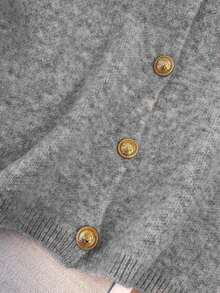 1 pieza Chaleco de punto de mujer minimalista de unicolor con botón de metal suave, parte superior casual versátil, suéter de moda de cuello redondo - Gris - Ver 6