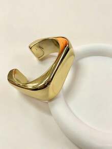 1-4pcs Gold Thick Wide Open Cuff Bracelet Set, Minimalist Polished/Hammered Square Design, Geometric And Asymmetrical Closed Bangles, High-Quality Resin Material With UV Plating For Long-Lasting Color, Suitable For Daily, Party And Holiday Wear - Gold - View 4