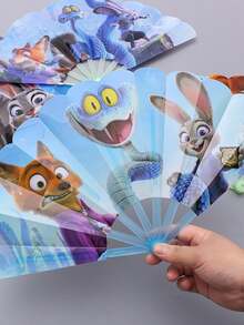 Disney 疯狂动物城主题折扇，印有朱迪·霍普斯、尼克·王尔德等角色图案，便携式手扇，适合夏季和日常使用。扇子采用轻质塑料扇骨和鲜艳的印花布料制成，经久耐用，易于开合，体积小巧，可轻松放入包袋或口袋中。 - 扇子 - 查看 12