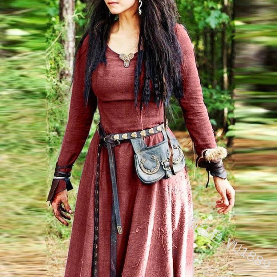 Medieval Retro Dress With Round Neckline, Long Sleeves, And A Slim Fit, Artistic Cotton-Linen Long Cosplay Dress For Women