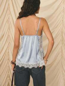 -E Elegante conjunto de vacaciones para mujer con top de tirantes finos, ajuste ceñido, de satén beige con ribete de encaje - Celeste - Ver 2