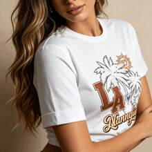 Tops para mujerEsta una Chaqueta de mujer de estilo juvenil y urbano, para vacaciones, con un diseño de LA+Tree. La tela suave y cómoda, lo que la hace adecuada para salidas informales, excursiones escolares y para crear un estilo fresco en primavera y verano. - Blanco - Ver 7