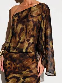 Vestido largo con capa de un hombro de gasa con estampado, silueta de sirena con estampado animal para eventos - Verde militar - Ver 4