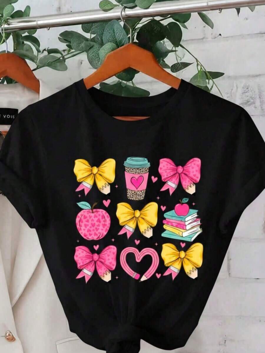 Camiseta de cuello redondo y manga corta para mujer de color negro, con patrón de lápices en forma de lazo, taza de café, manzana y libros, dulce y alegre, ideal para uso diario. J14Q - Negro - Ver 1