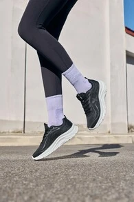 XTEP 轻盈活力秋冬女式跑步鞋 | 秋季百搭皮革运动鞋，多巴胺鞋款，轻盈透气网面升级，黑色 - 黑色 - 查看 3