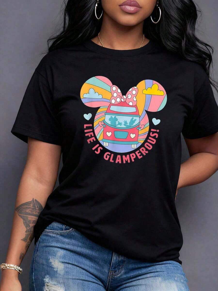 Figura colorida con forma de cabeza de ratón con moño rosa cielo nubes corazones y frase alegre que transmite energía positiva y espíritu aventurero camiseta para mujer casual y cómoda,Camiseta de mujer elegante. - Negro - Ver 1