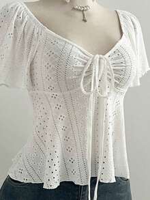 Blusa casual y versátil para mujer de estilo francés, de punto blanco con jacquard, cuello en V con cordón, manga corta y ajuste ceñido - Blanco - Ver 3