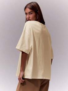Camiseta de cuello redondo suave y oversize, parte de un armario cápsula casual, camiseta oversize para uso diario, aeropuerto, vuelta al colegio, elegante para primavera y verano, vacaciones - Amarillo - Ver 2