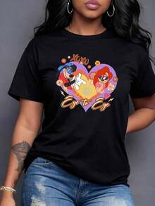 Colorful Heart With A Fun Couple Surrounded By Flowers Symbolizing Joyful Love And Positive Energy. Women's Casual, Modern, And Comfortable T-Shirt For Everyday Wear. Elegant Women's T-Shirt. - 黑色 - 查看 7
