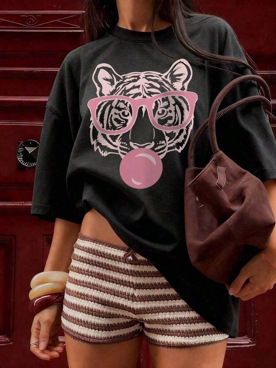 1 Piece. New Summer 2026 Collection, Green Short-Sleeved T-Shirt With A Round Neck, Casual Style, Loose And Versatile, With A Bubble And Tiger Mouth Print, For Women, Ideal For Vacations And Everyday Wear. 100% Cotton, 180g. - 黑色 - 查看 1