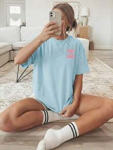 Women's Short-Sleeved Summer T-Shirts With A Double-Sided Print On The Front And Back, Short Sleeves, And A Crew Neck. Features A 3D Pink Print Of The Phrase "GOD IS GOOD". Made From Breathable, Machine-Washable Fabric, Suitable For Year-Round Comfort. 100% Cotton Graphic T-Shirts For Women. - 藍色 - 查看 4
