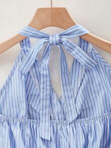 Mono de verano con estilo de vacaciones, de cuello halter, escote en V, sin mangas, espalda descubierta, con decoración de hebilla metálica con girasol. Conjunto de verano para mujer, atuendo de vacaciones, rayas azules y blancas, casual - Azul y blanco - Ver 4