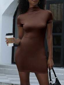 Vestido mini ajustado de manga corta con cuello alto de unicolor minimalista para uso casual y de oficina, para verano - Café 2 - Ver 1