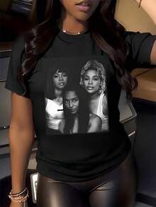 Retrato artístico que refleja fuerza y conexión entre mujeres mostrando miradas seguras y actitud contemporánea en tonos monocromáticos camiseta de mujer casual para uso urbano elegante - Negro - Ver 8