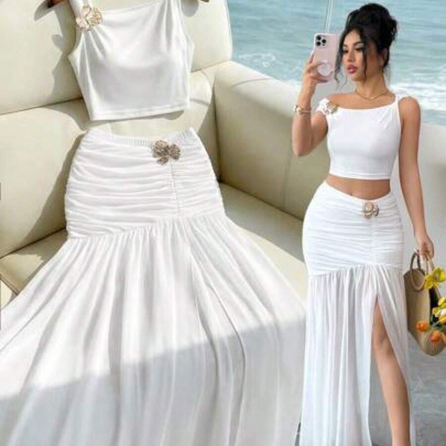 Women's Elegant White 2 Pieces Set, Featuring Shoulder Strap Cropped Top And Low-Cut Long Skirt With Metal Decor, Fitted Silhouette, Suitable For Luxury Occasions Like Dates, Galas, Parties, And Vacations - Blanco - Ver 1