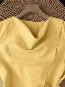 Nuevo diseño asimétrico de verano, cuello acampanado, dobladillo dividido de color caqui claro de nicho, cintura con lazo, chaleco sin mangas para mujer, top de tirantes de verano para mujer, elegante para vacaciones y días de descanso. - Amarillo claro - Ver 3