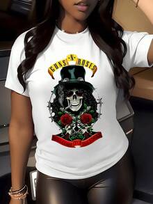 Rosas rojas entrelazadas con pistolas y hojas verdes simbolizan la fuerza del amor y la rebelión con detalles vibrantes camiseta de mujer moderna y audaz para look urbano - Blanco - Ver 5