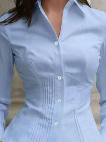 Nueva blusa elegante para mujer, camisa de manga larga con botones y diseño plisado en color blanco, de estilo sofisticado y de alta gama, con apariencia minimalista y profesional, adecuada para ocasiones casuales y citas en primavera - Celeste - Ver 2