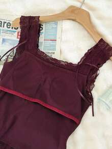 Camiseta ajustada sin mangas con adorno de encaje y atar para mujeres - Burdeos 2 - Ver 2