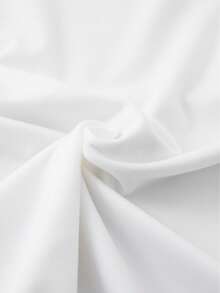 Una camiseta de manga corta para mujer con estampado frontal, hecha de un material cómodo y transpirable, perfecta para un look casual, ideal para las temporadas de primavera y verano - Blanco - Ver 4